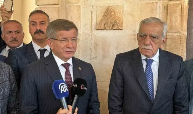 Gelecek Partisi Genel Başkanı Davutoğlu, Mardin'de Ahmet Türk ile görüştü