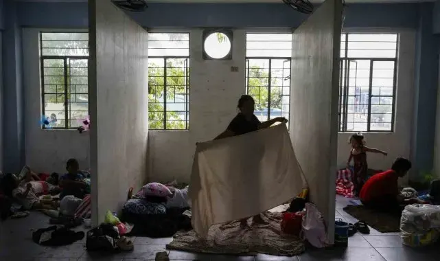 Filipinler'i Man-yi Tayfunu vurdu: 2 kişi yaralandı, 1.2 milyon kişi tahliye edildi