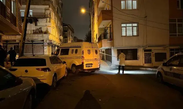 Bağcılar'da izinsiz gösteri yapan grup polise taşla saldırdı