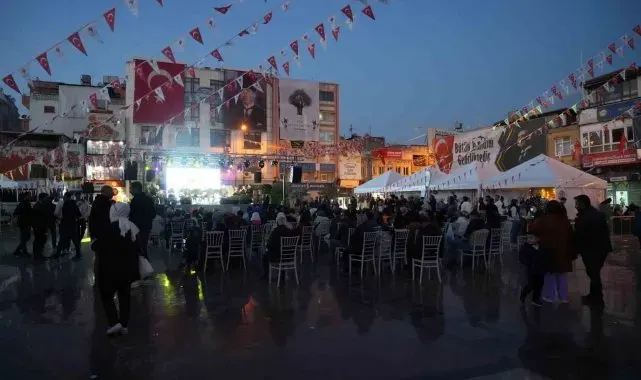 Kilis'te Zeytin Festivali'ndeki konsere yoğun ilgi