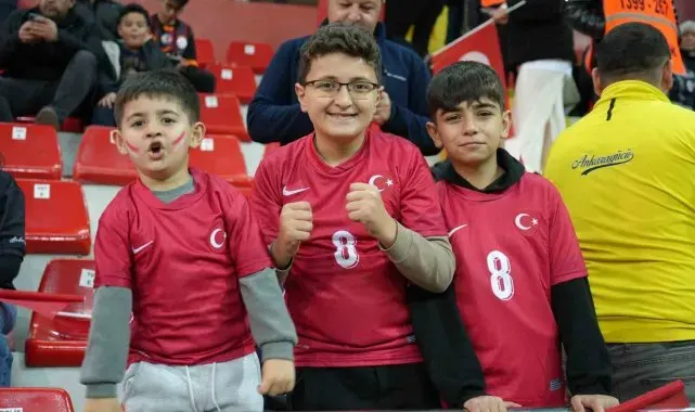 Kadir Has Stadı'nda milli maç coşkusu