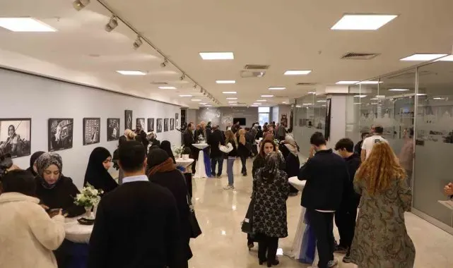 Esenler'de "Görsel Şahitler: Zamanı Durduran Ustalar" belgesel gösterimi ve fotoğraf sergisi açıldı