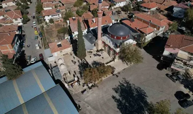 Sandal Mahalle Camisi Cemar'ın travertenleriyle yenilendi