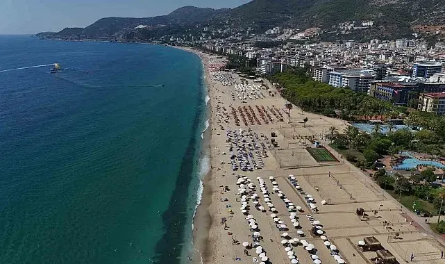 Alanya'da 1 Eylül'de sahiller doldu taştı