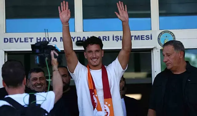 Galatasaray'ın yeni transferi Deniz Gül, İstanbul'a geldi