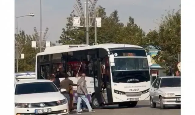 Yolcu minibüsünün şoförüne saldırı: Tekme, tokat ve sopalı kavga