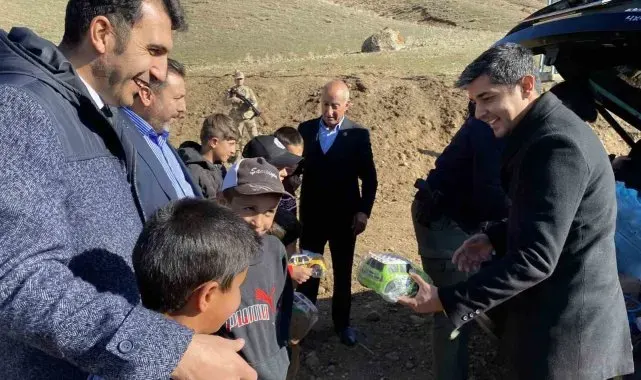 Hamur Kaymakamı Mahir, köy ziyaretlerinde vatandaşlarla buluştu