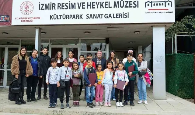 Efeler'in minik ressamları Picasso Sergisi'ne katıldı