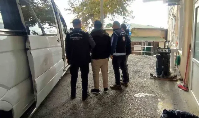 Balıkesir'de 16 düzensiz göçmen ve 2 organizatör yakalandı