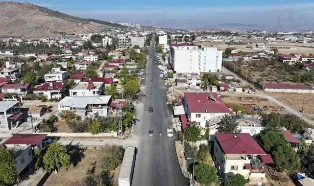 Büyükşehir belediyesinden Türkoğlu'nda yol yatırımları