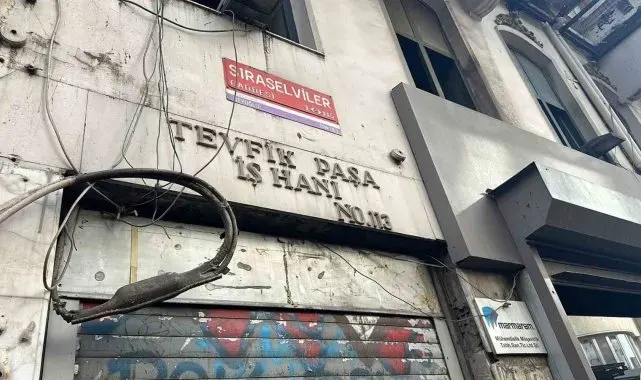 Beyoğlu'nda şüpheli ölüm, mühürlü asansörün altında bir kişinin cansız bedeni bulundu