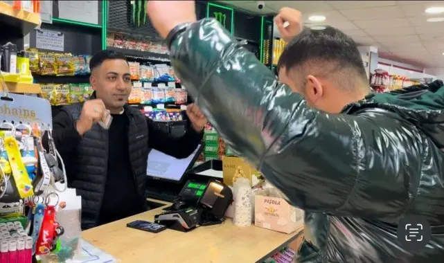 Bu markete gelen dans etmeden alışveriş yapamıyor