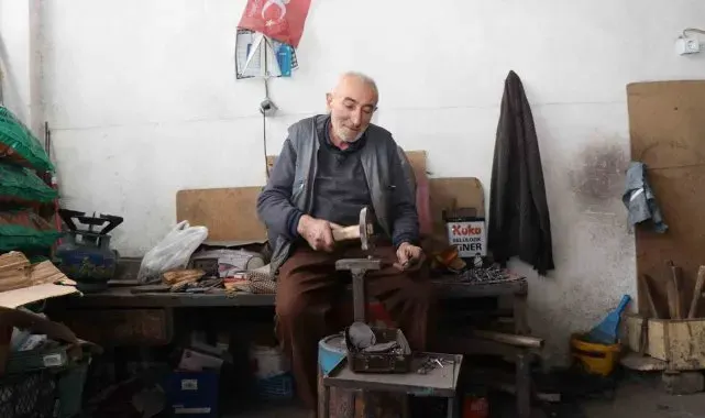 65 yıldır demire tav veriyor, nal ve mıh yapıyor