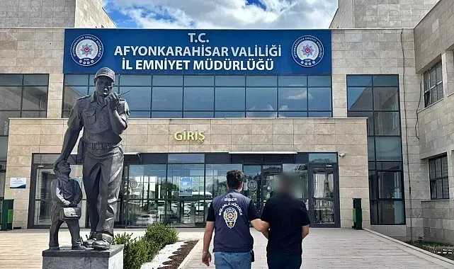 Çocuk müstehcenligi suçundan aranan şahsı polis yakaladı