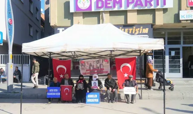 Evlat nöbetindeki baba: "Bahçeli'yi yürekten kutluyorum"