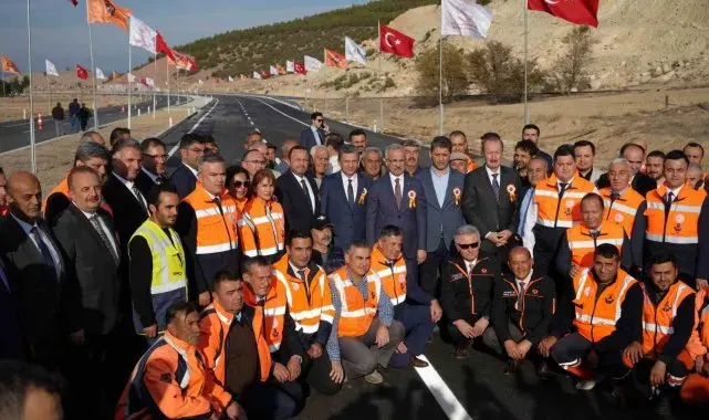 Bakan Uraloğlu: "İç Anadolu ve Batı Akdeniz arasında en kısa ulaşım imkanını tesis ederek, ülkemizin iç kesimleriyle güney kesimi arasında daha hızlı ve konforlu ulaşımı sağlamış olacağız"