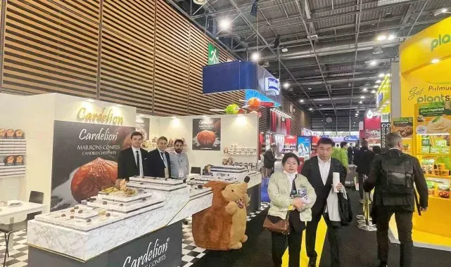 Paris'teki fuara kestane şekeri damgası