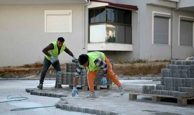 Kuşadası Belediyesi'nden kesintisiz yol mesaisi