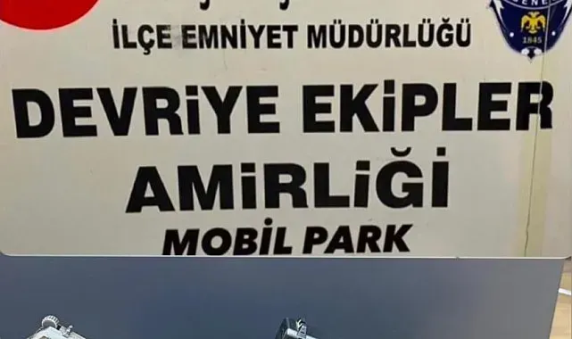Küçükçekmece'de şüphe üzerine durdurulan araçtan silah ve çakar sistemi çıktı
