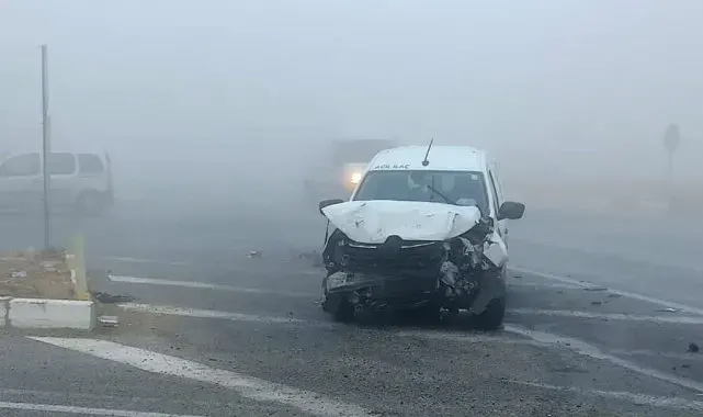 Konya'da hafif ticari araç servis aracına çarptı: 2 yaralı