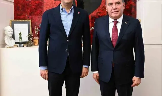 Başkan Böcek, Antalya'daki projeleri Özgür Özel'e anlattı