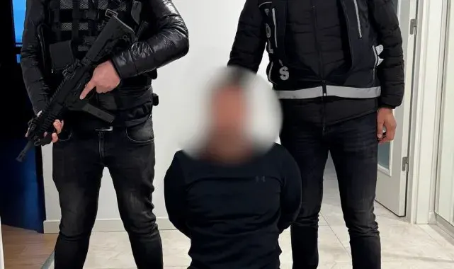 Danimarka tarafından çıkartılan Kırmızı Bülten ile "Uyuşturucu Madde Ticareti" suçundan aranan Larsen yakalandı