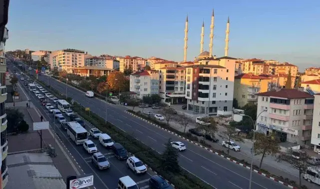 Bilecik araç trafiğinden yaşanmaz bir şehir haline geldi