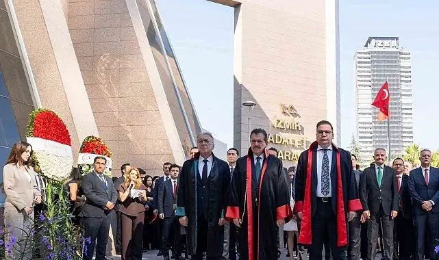 İzmir'de yeni adli yıl törenle açıldı