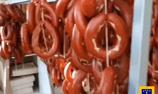 Bozulmuş ve etiketi değiştirilmiş sucukları satan gıda sahtekarlarına operasyon