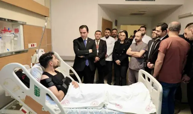 Vali Karakaya kazada yaralanan sağlık çalışanları ve vatandaşları ziyaret etti