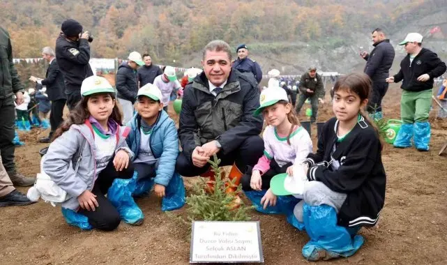 Binlerce fidan toprakla buluştu