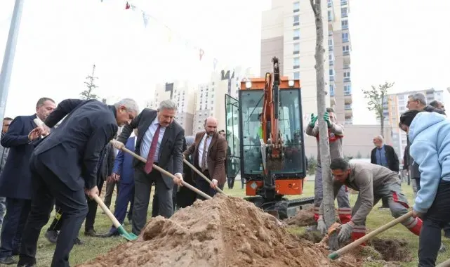 Başkan Palancıoğlu'nun yeşil projesi: "Melikgazi'de fidan değil: ağaç dikiyoruz"
