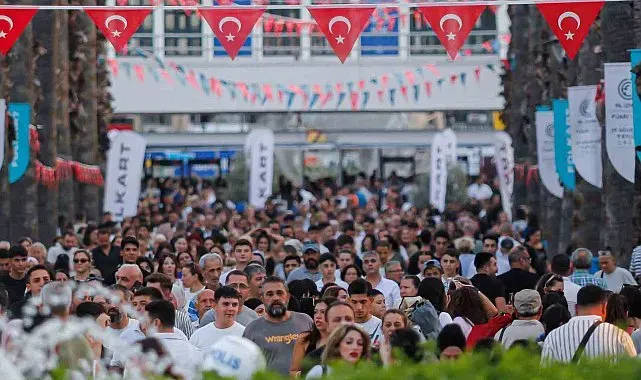 İEF'de eğlence ve sürprizler bir arada