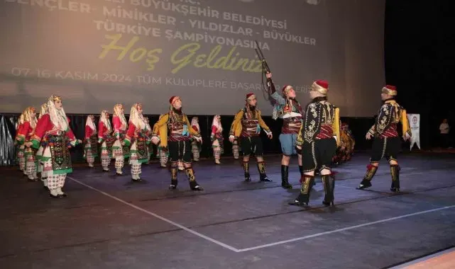 Ayna Folklor ekibi Denizli'de Türkiye 3.sü oldu
