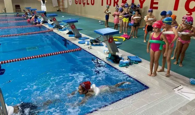 Nazilli'de minikler suyla buluşmaya devam ediyor