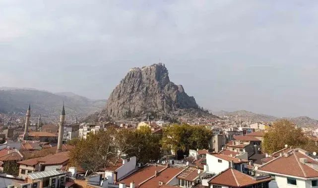 Afyonkarahisar yeni haftaya serin bir havayla başladı