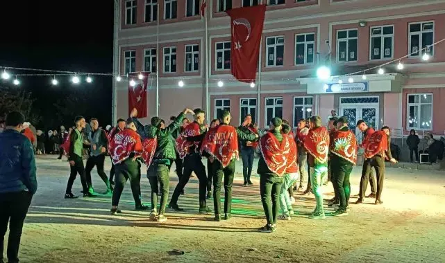 'Kınalı Kuzular' asker eğlencesinde moral depoladı