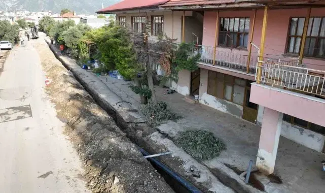 Demre Beymelek'in içme suyu hatları yenileniyor