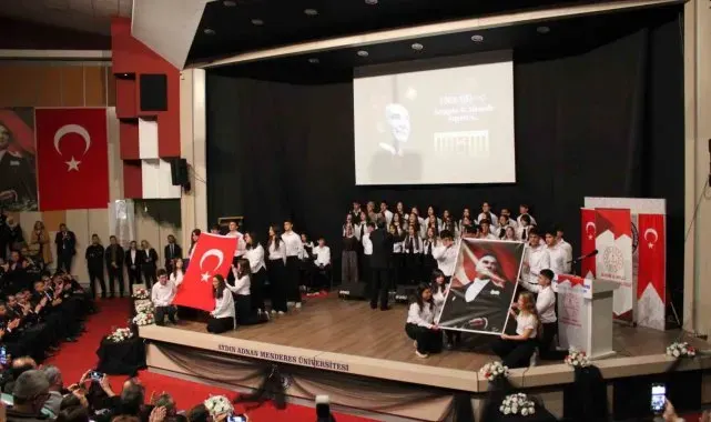 Öğrencilerin 'Atatürk Oratoryosu' ayakta alkışlandı
