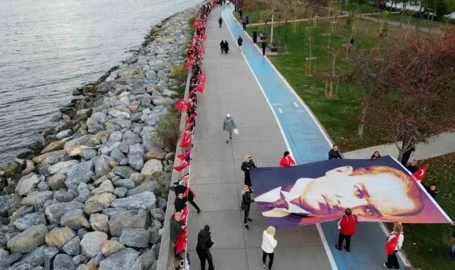 Maltepe'de 'Ata'ya Saygı Zinciri' oluşturuldu