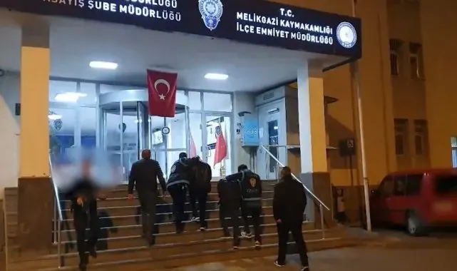 İşyerini kurşunlayanlar önce kameraya sonra polise yakalandı