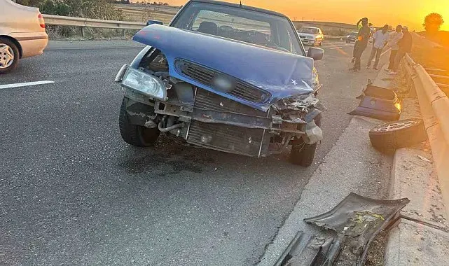 Babaeski'de seyir halindeyken lastiği çıkan otomobil kaza yaptı
