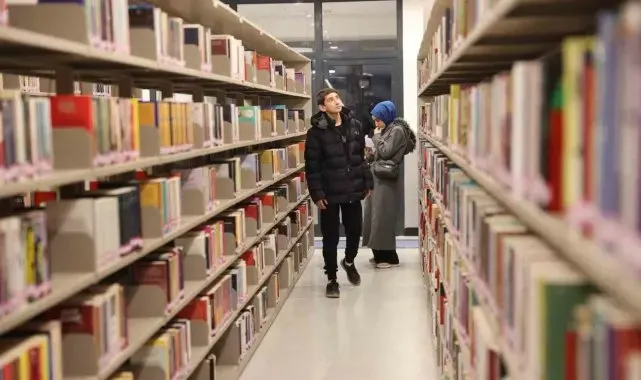 Yeni nesil Şehir Kütüphanesi, okurların ve ders çalışanların buluşma noktası olmaya devam ediyor