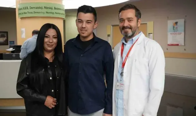 Annesinin yıllardır 'dik dur' dediği genç, 3 saatte 5 santim uzadı