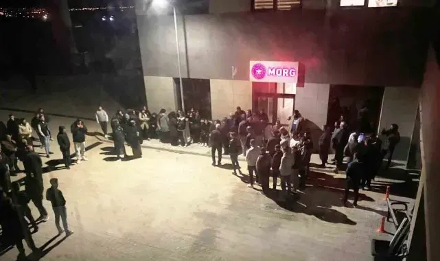 Sözlü tartışma bıçaklı kavgaya döndü: 1 ölü
