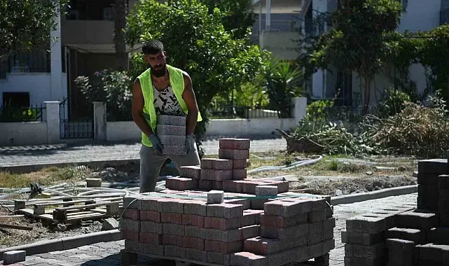 Kuşadası'nda yollar yenileniyor