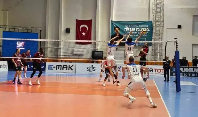 Efeler Ligi: TÜRŞAD: 0 - Halkbank: 3