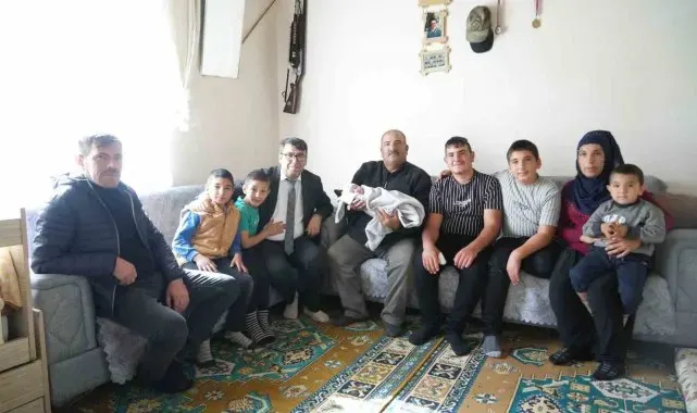Niğde'de 10 erkek çocuğu olan babanın kız olmasını umduğu 11. çocuğu da erkek oldu