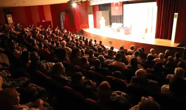 Nazillili vatandaşlardan Aydın Büyükşehir Belediyesi Şehir Tiyatroları'na tam not