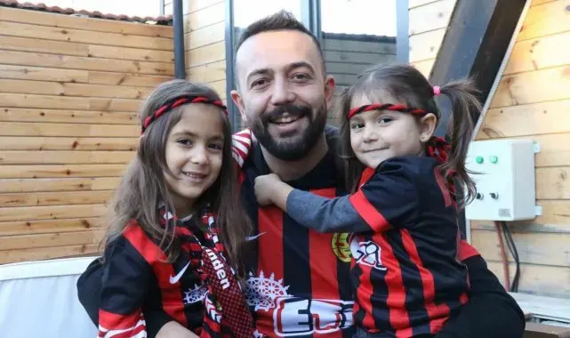 Eskişehirsporlu baba, kızının doğum gününü maçta kutladı